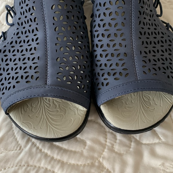 JBU by JAMBU Memory Foam Booties size 11M - Picture 9 of 11